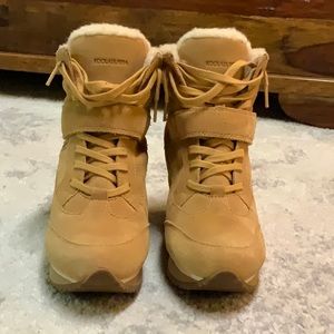 Koolaburra tan suede Wedge Boots 2.5”wedge, wool lined, like new, women size 6